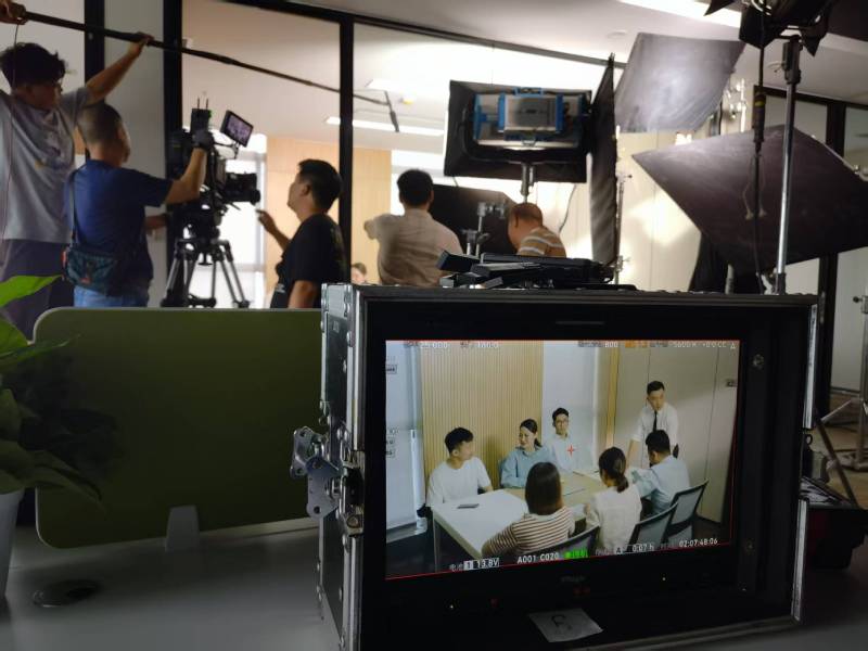 西固区TVC拍摄公司：科技产品视觉化大师，诠释未来感与功能美学
